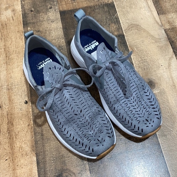Native sneaker style gray slip on laser design cut out shoes size 6 - Picture 2 of 11